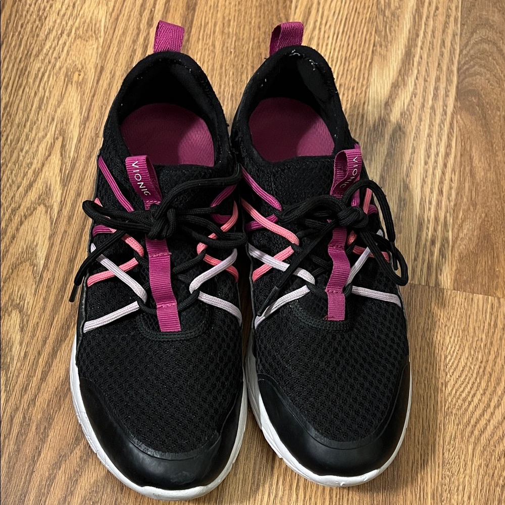 Vionic Women's Black and Magenta Athletic Shoes